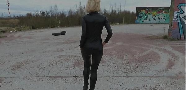  Sexy girl in a leather jacket and leggings shows her ass